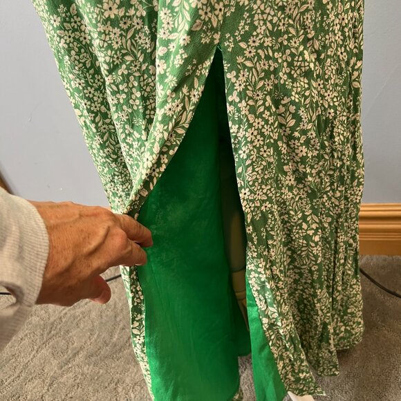 ASTR the Label Amalea Dress Size L Ditzy Green Floral Wedding Guest - Picture 6 of 12